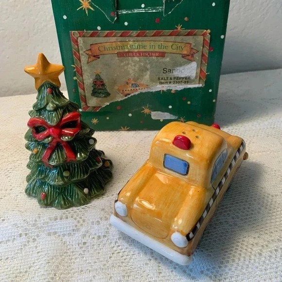 Christmas Salt and Pepper Set Christmas Tree and Taxi Cab so Cute Vintage - Picture 1 of 8